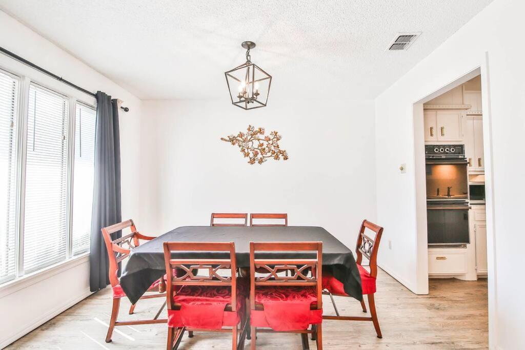 Hot Tub, Privacy, Sleeps 11 & Tons Of Space! Lubbock Exterior foto