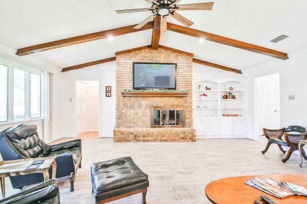 Hot Tub, Privacy, Sleeps 11 & Tons Of Space! Lubbock Exterior foto