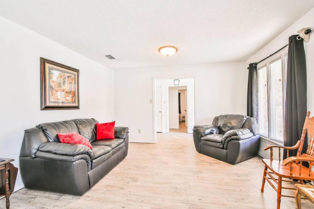 Hot Tub, Privacy, Sleeps 11 & Tons Of Space! Lubbock Exterior foto